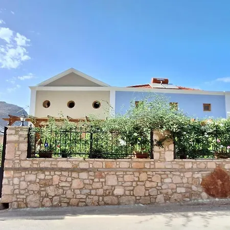 To Pefko - Mezzanines - Μεγίστη