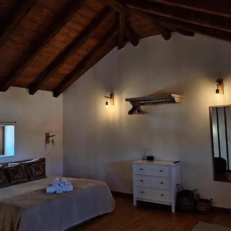 To Pefko - Mezzanines - Μεγίστη