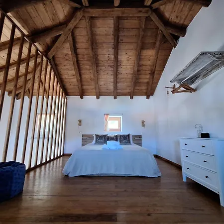 To Pefko - Mezzanines - Μεγίστη