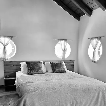 To Pefko - Mezzanines - * Meyísti