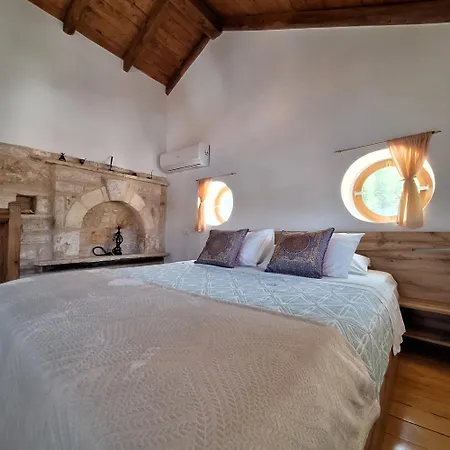 To Pefko - Mezzanines - * Μεγίστη