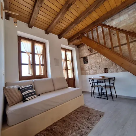 To Pefko - Mezzanines - Μεγίστη