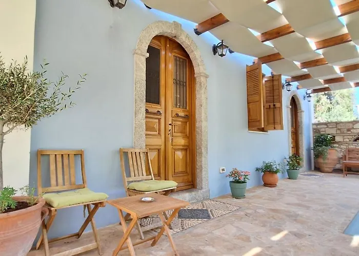 To Pefko - Mezzanines - アパート Meyísti