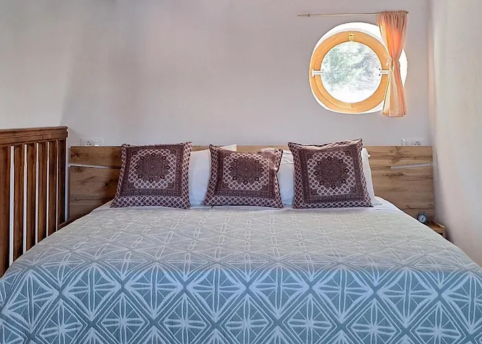 To Pefko - Mezzanines - アパート Meyísti