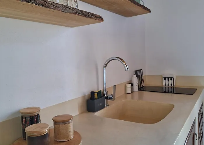 To Pefko - Mezzanines - Meyísti