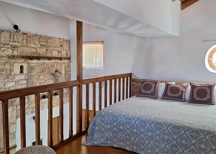 To Pefko - Mezzanines - Meyísti