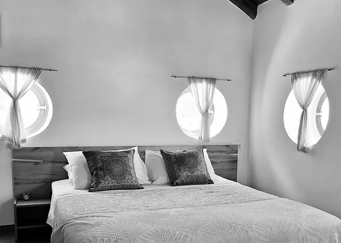 To Pefko - Mezzanines - * Meyísti