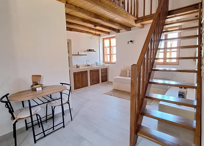 To Pefko - Mezzanines - アパート Meyísti