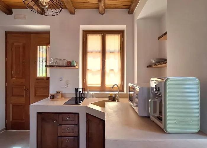 To Pefko - Mezzanines - アパート Meyísti