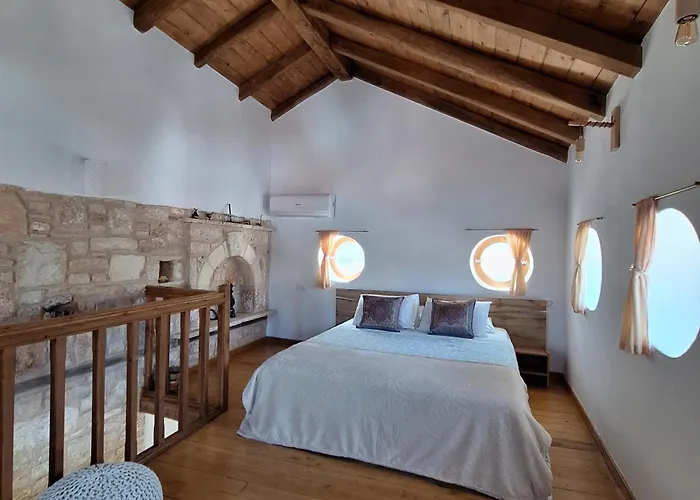 To Pefko - Mezzanines - Meyísti