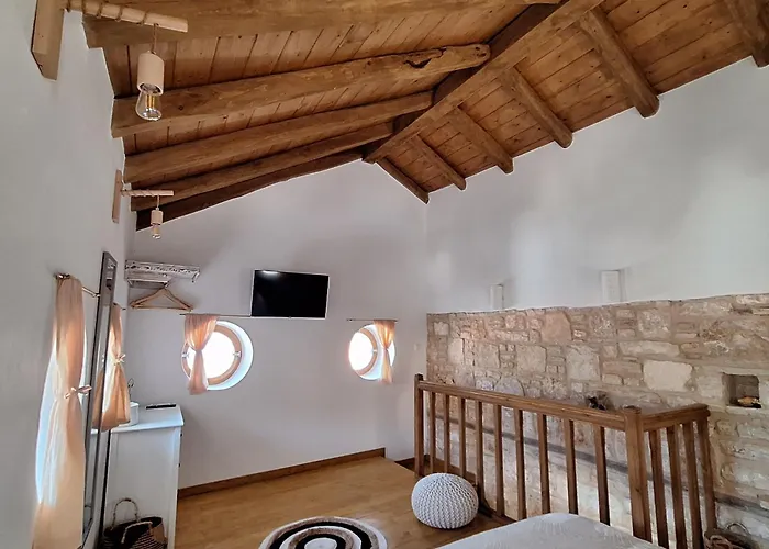 To Pefko - Mezzanines - アパート Meyísti